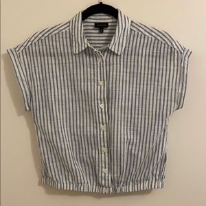 Super cute stripped button up ! Xs